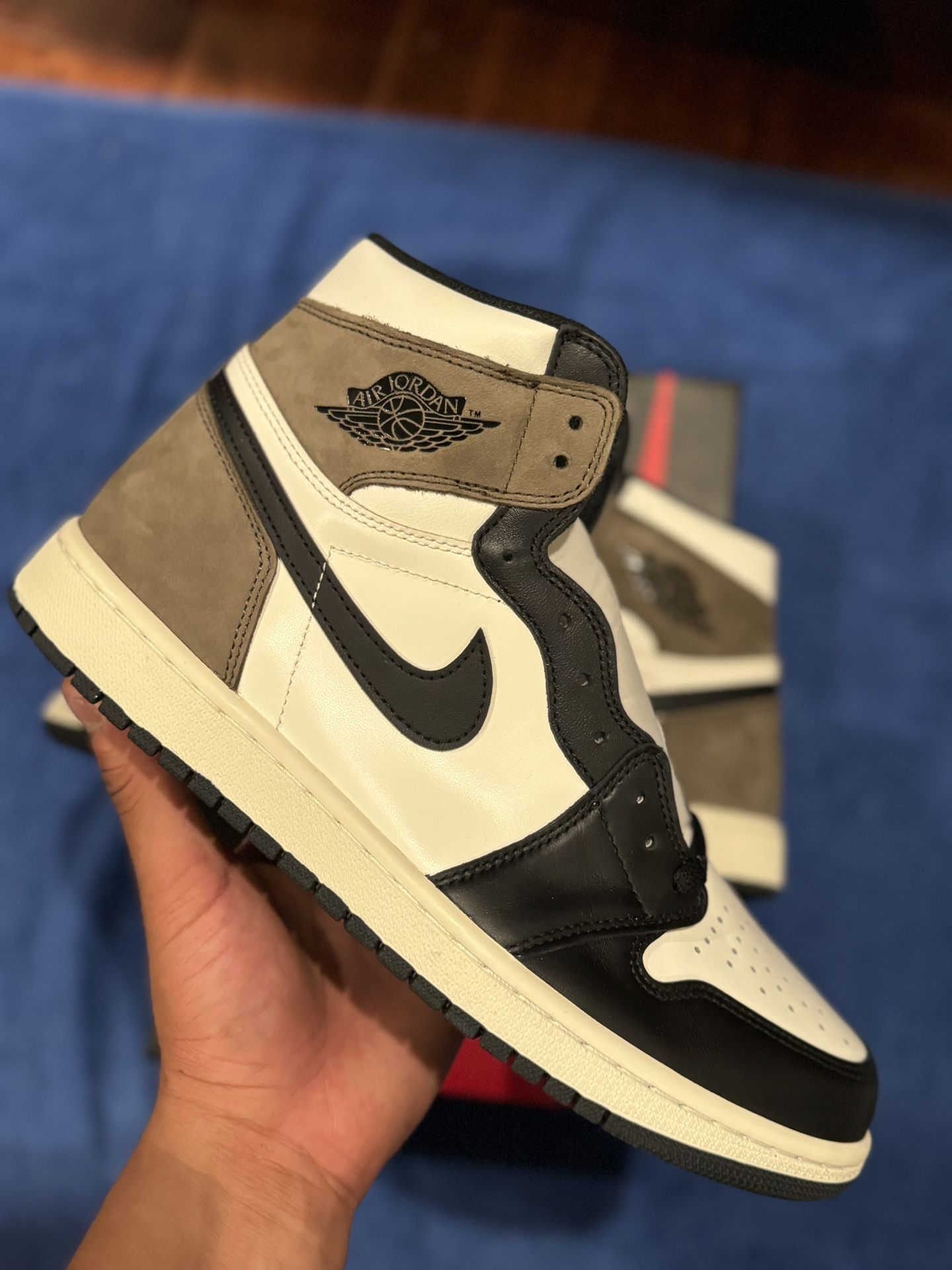 Jordan 1 Retro Dark Mochas