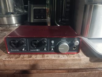 Focusrite Scarlett 2i2 USB Interface First Gen Works Great