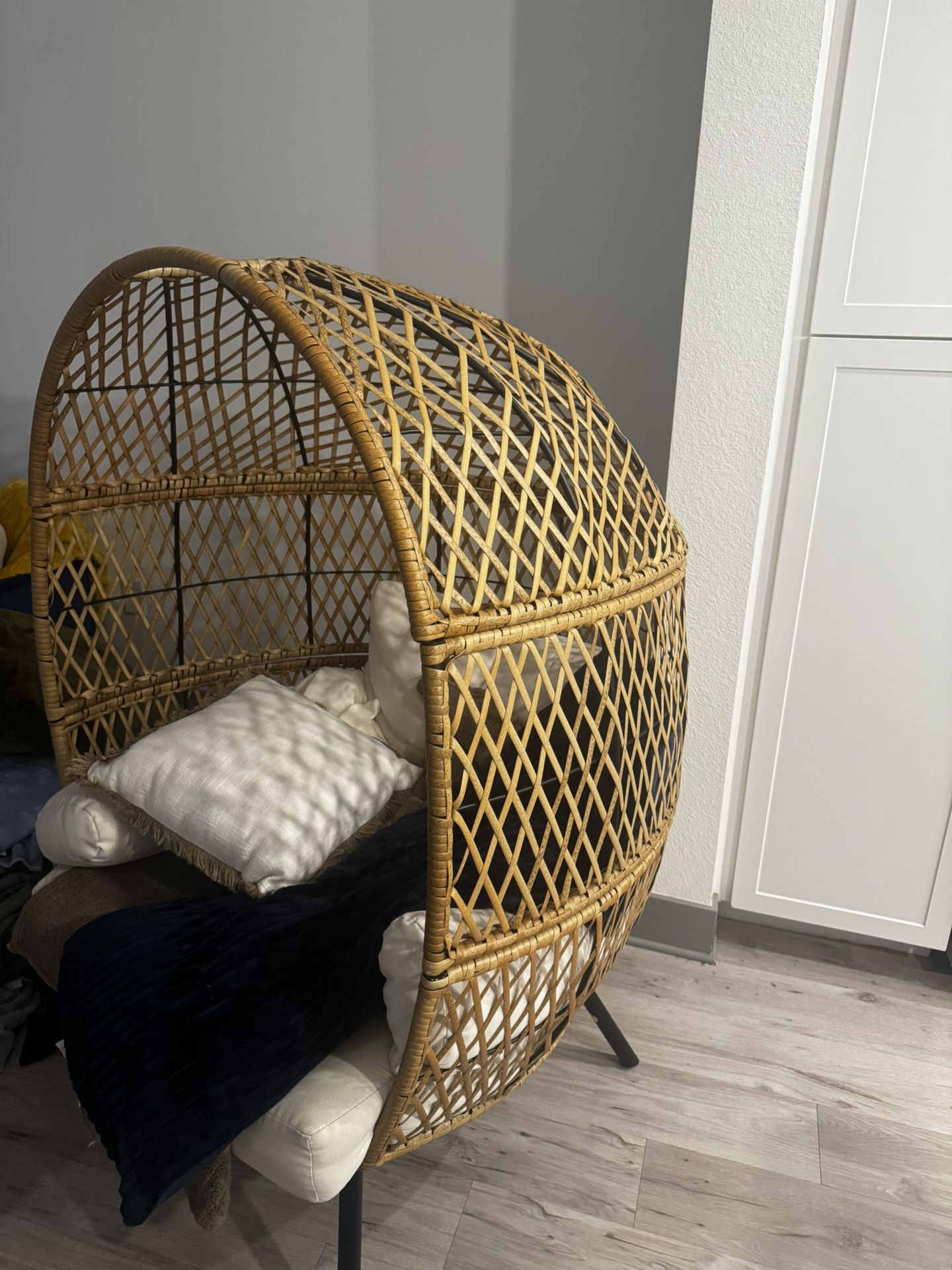 Egg chair