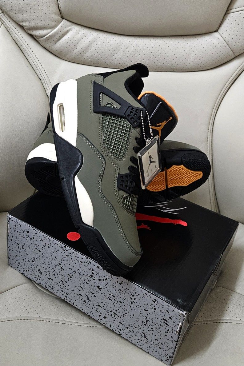 Jordan 4 Retro 
