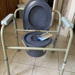 Commode Chair 