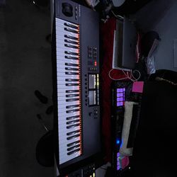Native Instruments KOMPLETE control S61 MK2 Keyboard Controller