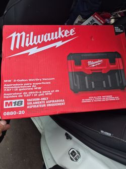 Milwaukee M18 2 gallon wet dry vacuum