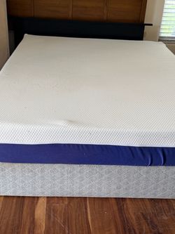 USED QUEEN SIZE MEMORY FOAM MATTRESS ONLY