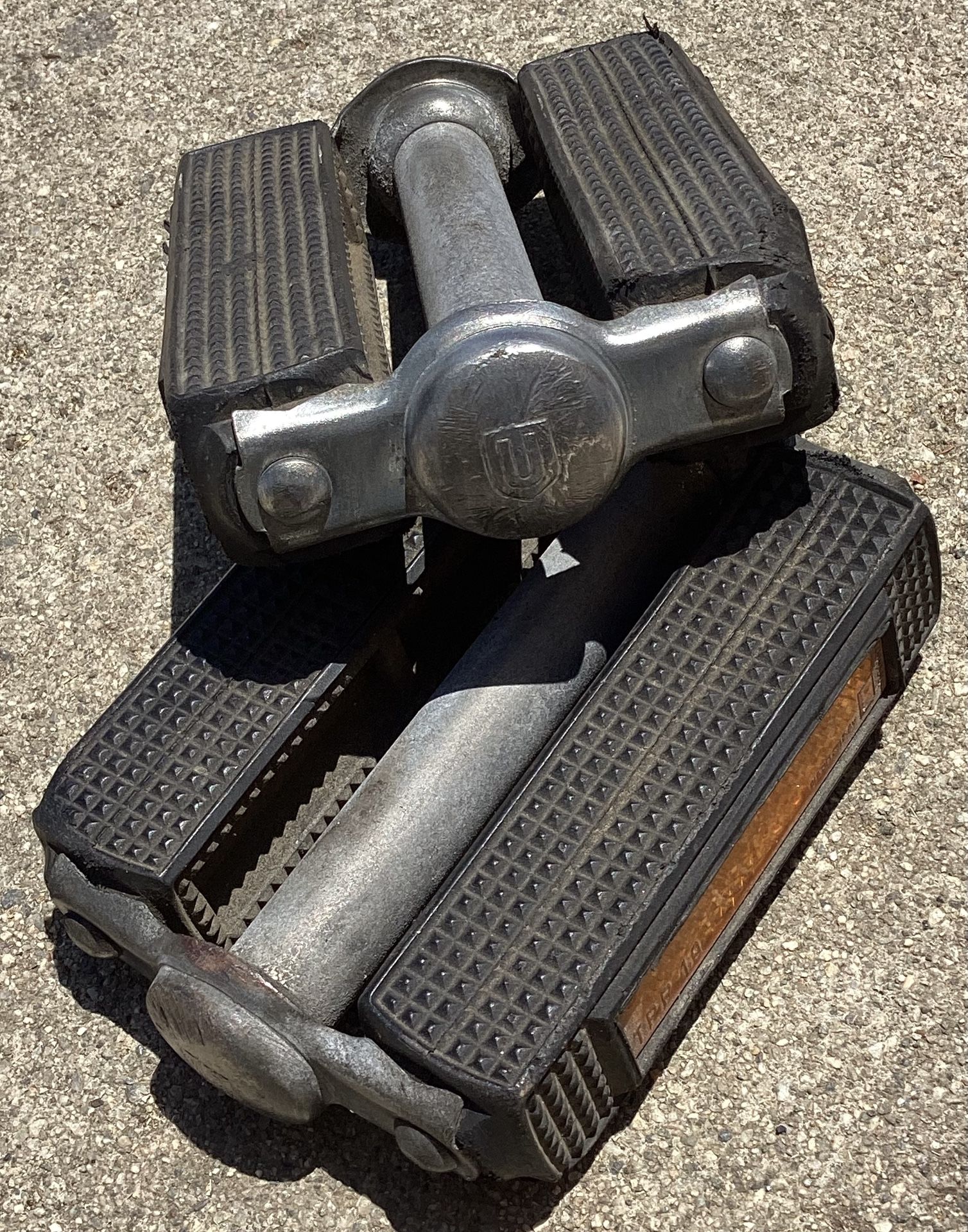 Vintage 1960’S Union Bicycle Pedals 1/2" Small Diamond Amber Reflector Schwinn