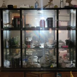 Well Kept Glass China Cabinet 