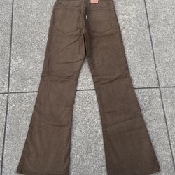 Levi flared white tabs 