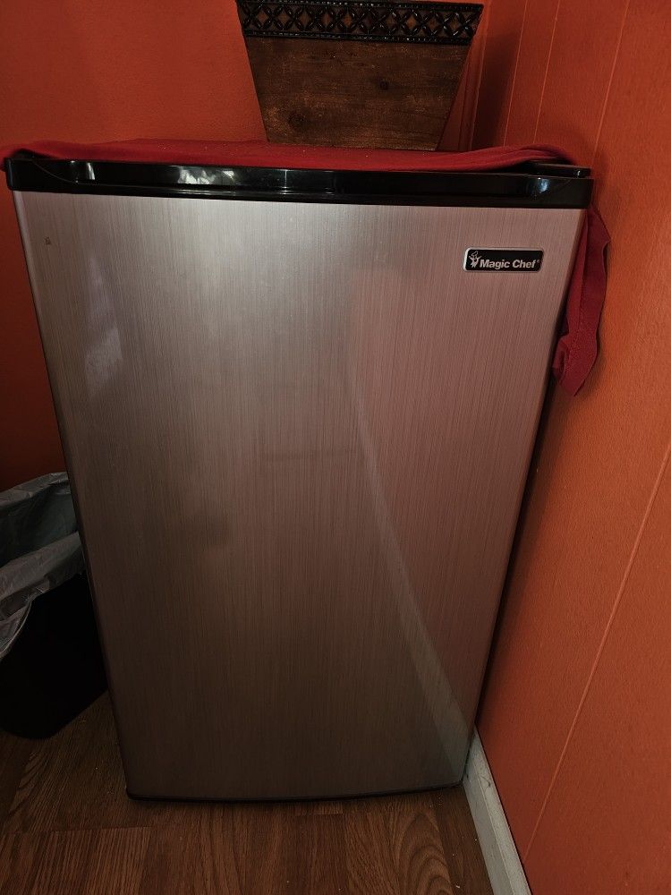 MINI FRIDGE AND FREEZER