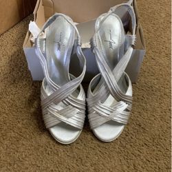 Jacqueline Ferrar Heels 7.5