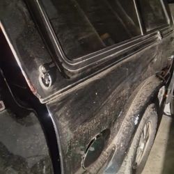 LEER CAMPER SHELL. GOOD CONDITION. 