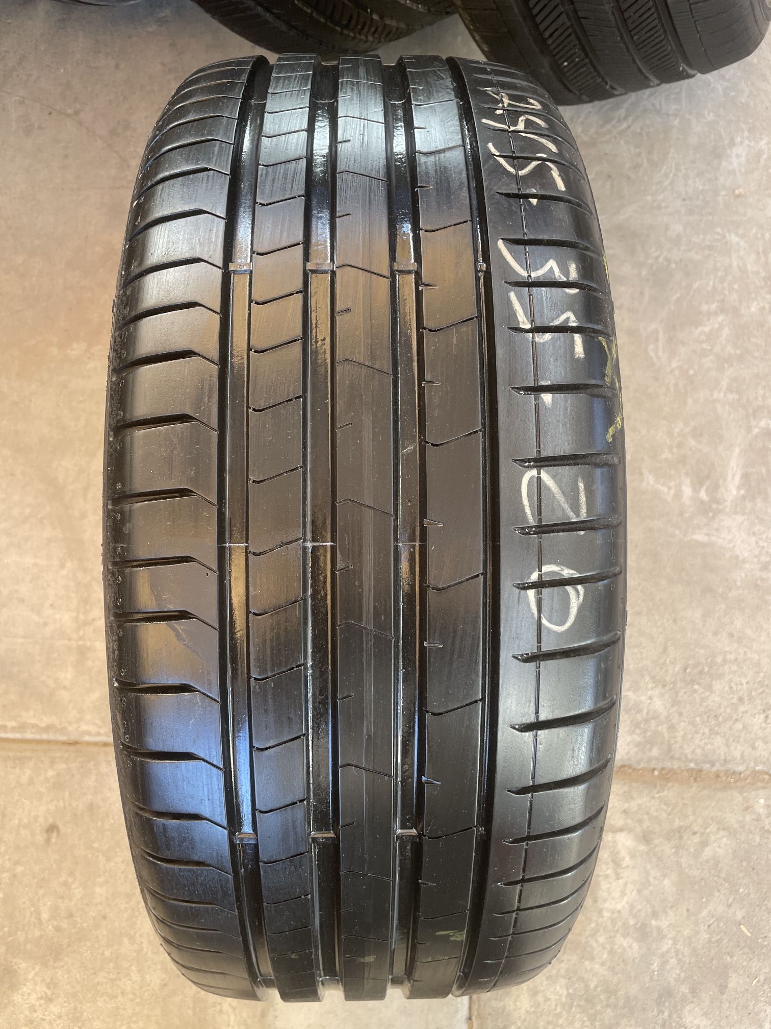 245 35 20 Pirelli PZero Tire Excellent Condition for Sale in Glendale ...