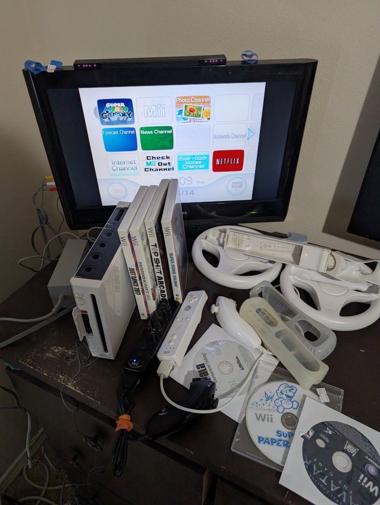 Wii bundle W/Fun games Including Mario Kart