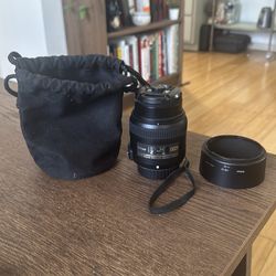 Nikon AF-S DX Micro-NIKKOR 40mm f/2.8G Close-up Lens for Nikon DSLR Cameras