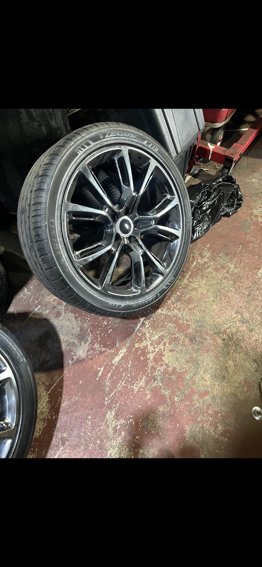 22 Inch SRT Wheels With tires