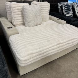 Super Luxurious Lux Chaise Lounges Perfect For Any Room!!  No Credit Needed Financing Available!