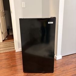 Igloo Mini Fridge 