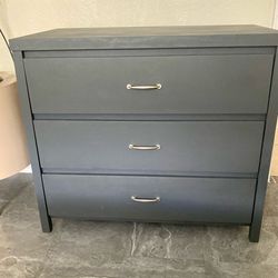Dresser/ chest/ drawers