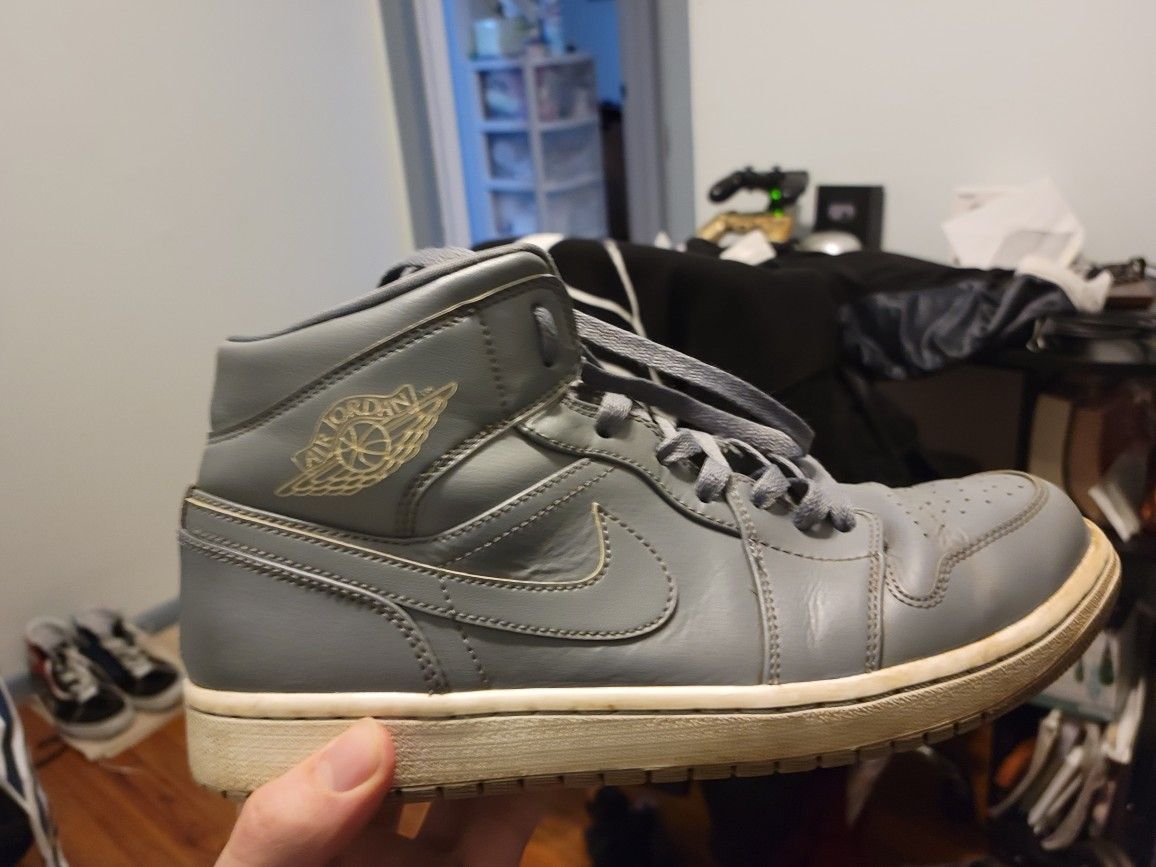 Air Jordan 1 Mid "Cool Grey"