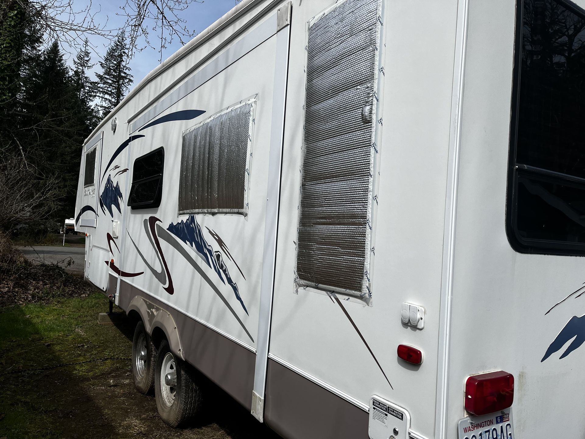 2005 32 Ft Keystone Rv Company 1 Slide