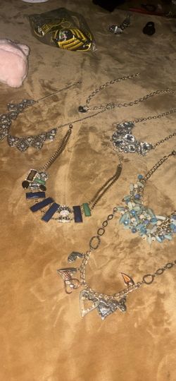 Mixed Costume Jewelry Necklace Lot