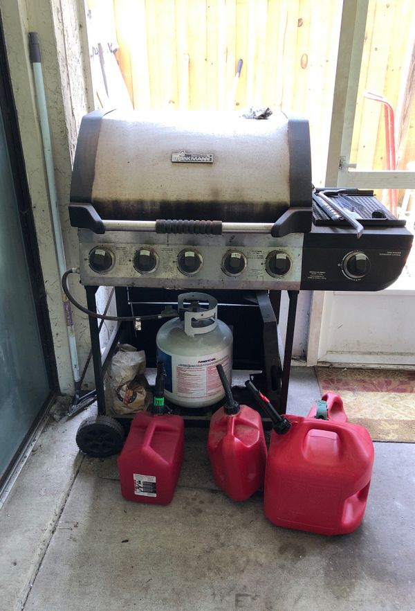 Gas grill w propane tank for Sale in Maitland, FL OfferUp