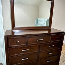 Dresser with mirror brown cherry finish / Gavetero con espejo color cherry