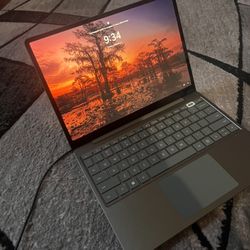 Surface Laptop Go 2 
