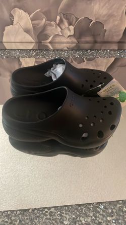 BLACK CROCS