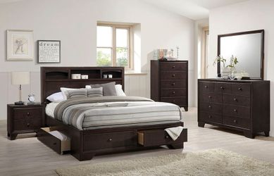 FLOOR MODEL SALE! 5-PC QUEEN BEDROOM SET