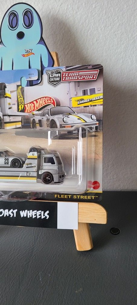 Hot Wheels Team Transport Garage Legend