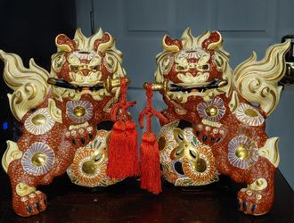 Vintage Signed Japanese Kutani Yawata Foo Dog Pair with SwordsDescription