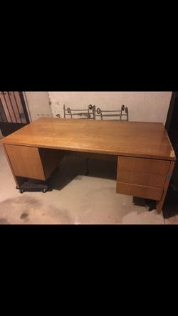 Free desk