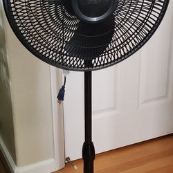 Lasko 3 Speed Oscillating Fan 