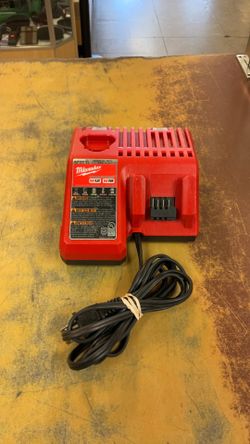 Milwaukee M12/M18 Battery Charger