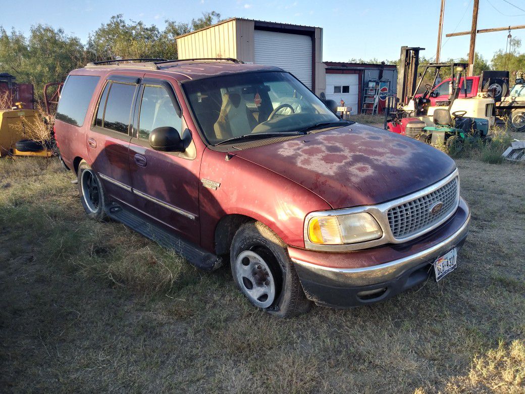 2000 expedition and 2000 Mazda for parts