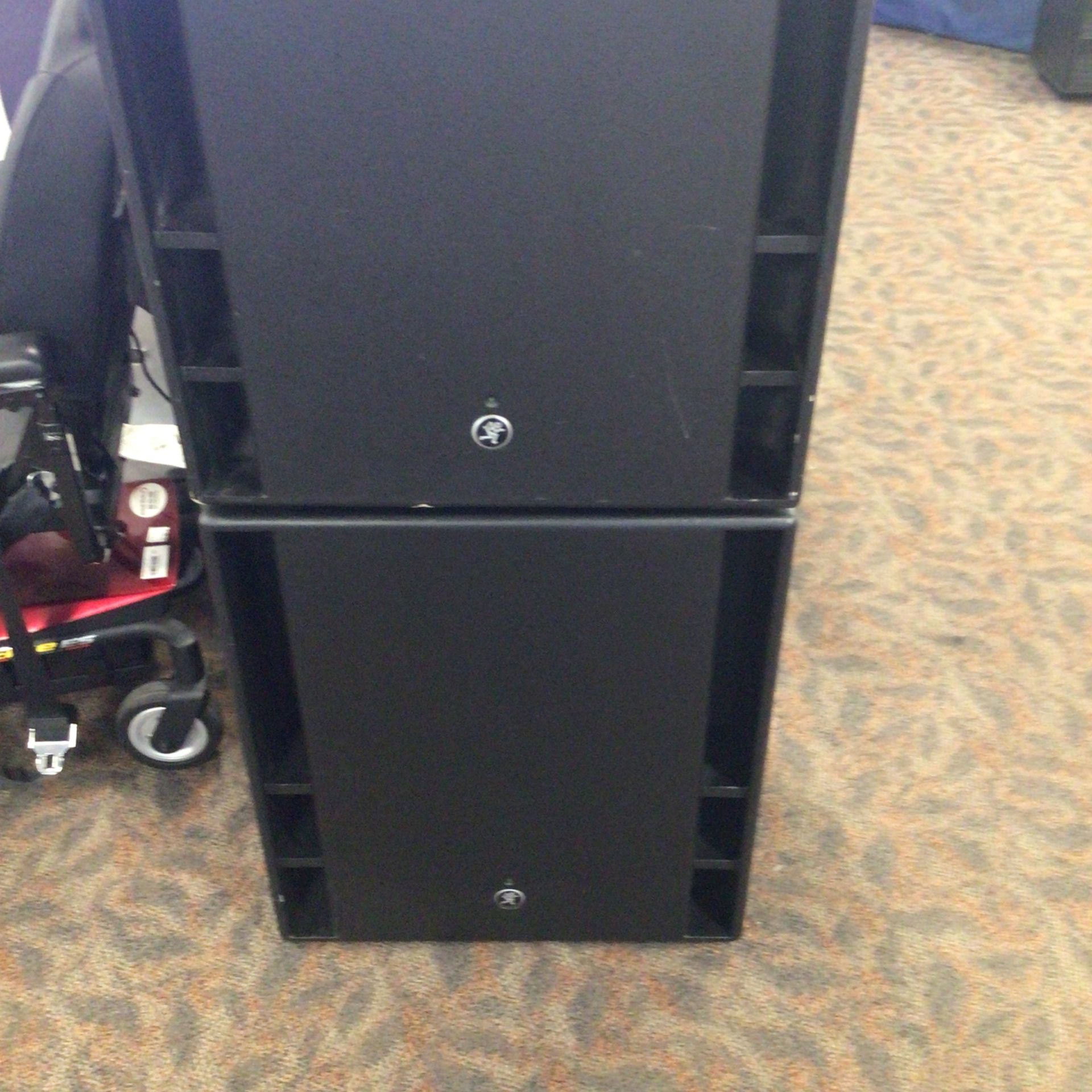 Mackie, 18 inch bass woofers