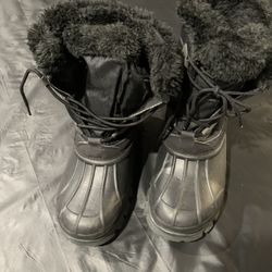 Women’s Size 10 Snow Boots