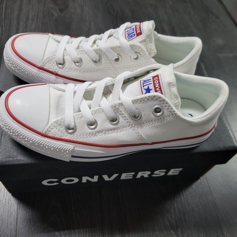 Converse Women size 5.5- NEW