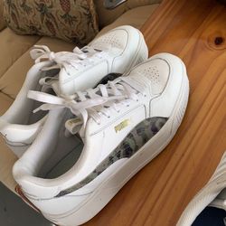 Women’s puma sneakers