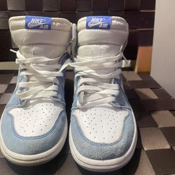 The Air Jordan 1 Retro High OG'Hyper Royal