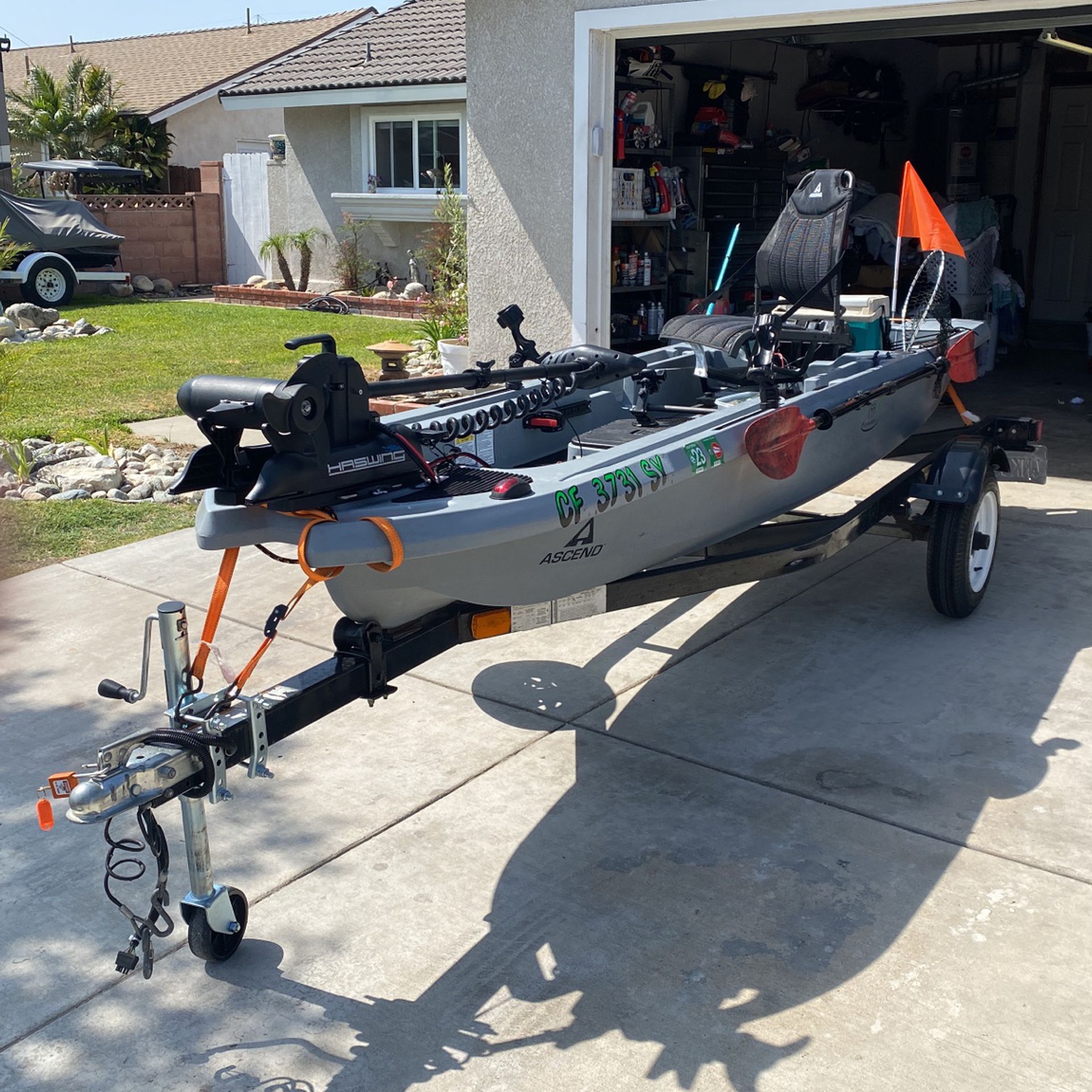 Assend 133x kayak with trailer