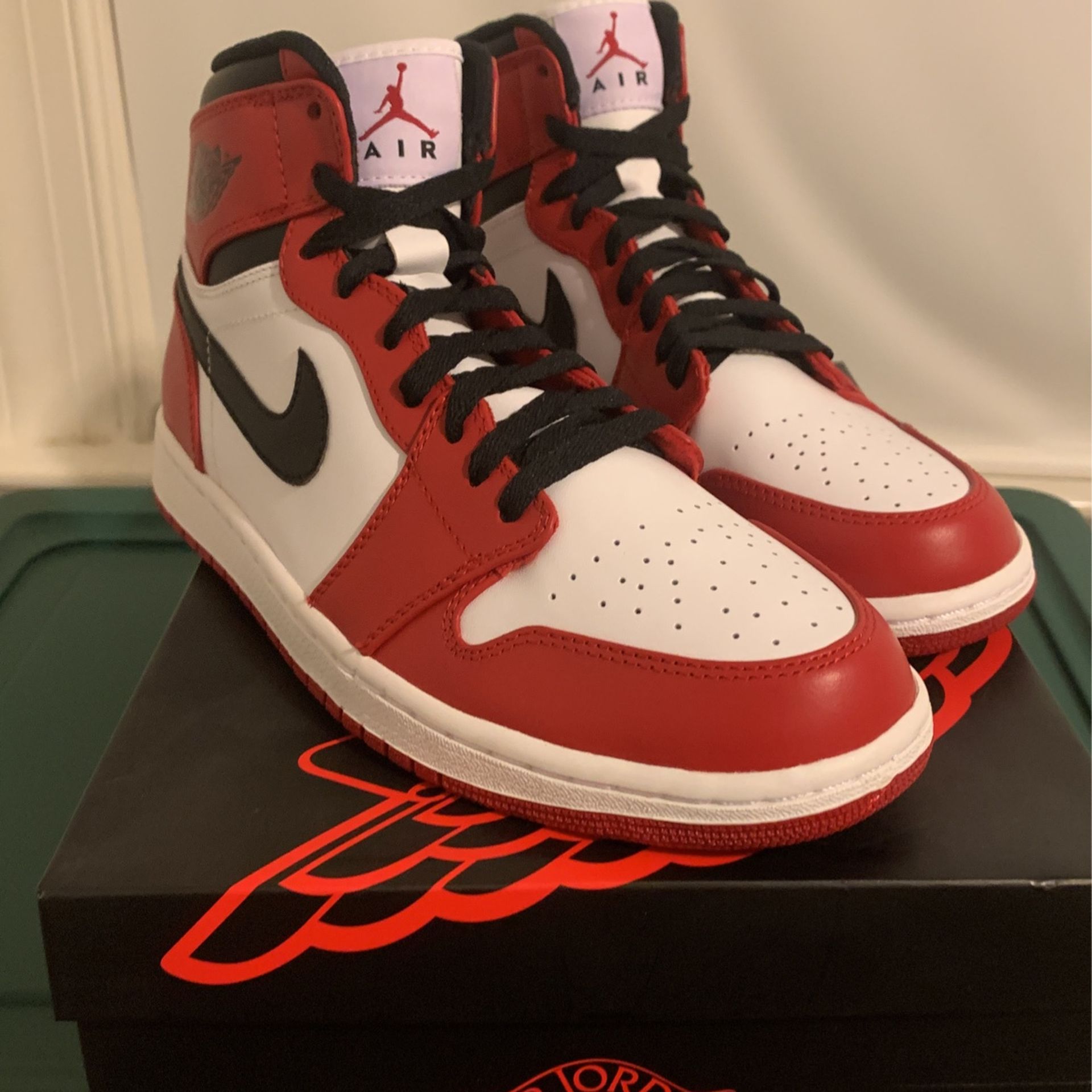 Nike Air Jordan 1 Chicago 2013 White/Varsity Red Black 332550 163 Athletic shoes & Sneakers
