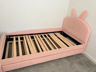 Bed (bunny ear)