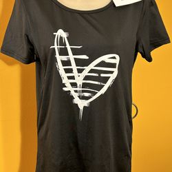 New women's T-shirt Size L. . $25