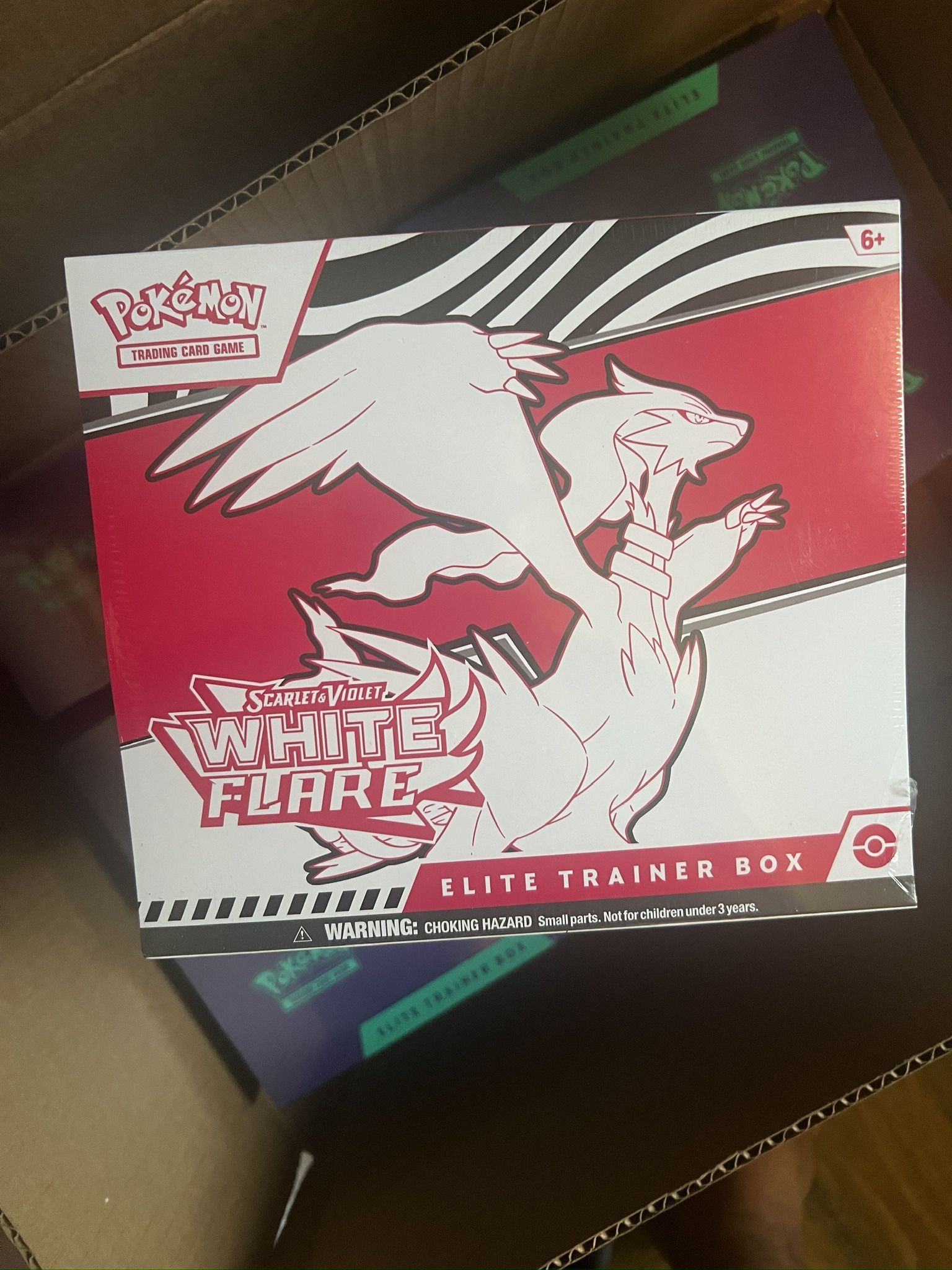 Pokemon White Flare Trainer Box 