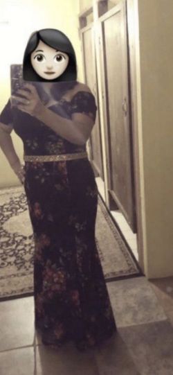 Windsor maxi dress with belt size M. I Only worn once, I pay $120 plus tax in the store