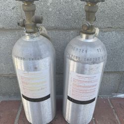 $75 Each CO2 tanks (high-pressure cylinders), 3.4 kg 7.5 lb water capacity CO2 gas).