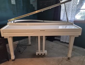 Suzuki baby grandma piano