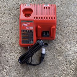 Milwaukee M18 & M12 Charger
