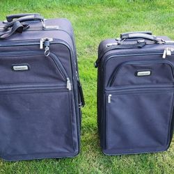 2 TRAVEL CASES IN VERY GOOD USEFUL CONDITION 